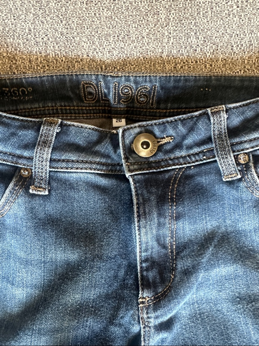 DL1961 High-Rise Women's Jeans in Washed Blue